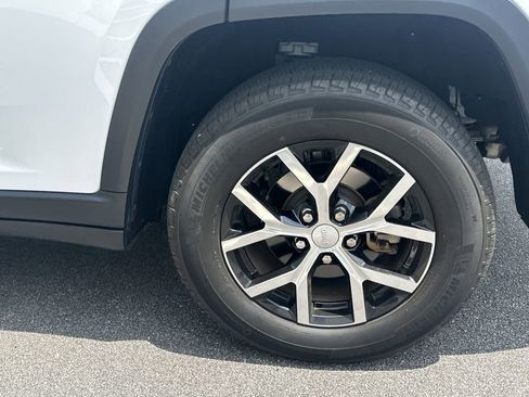 Used 2023 Jeep Grand Cherokee Limited RWD image 20