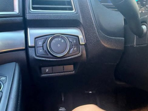 Used 2018 Ford Explorer XLT w/ Equipment Group 202A FWD image 23