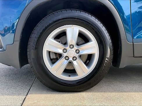 Used 2020 Chevrolet Trax LT FWD image 10