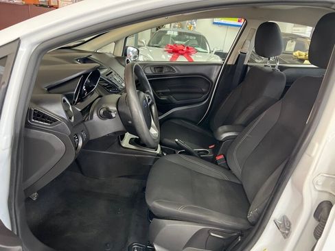 Used 2018 Ford Fiesta SE image 9