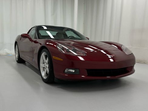 Used 2006 Chevrolet Corvette Coupe w/ Preferred Equipment Group image 2