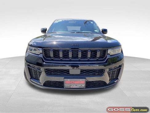 New 2026 Jeep Grand Cherokee Altitude AWD/4WD image 2
