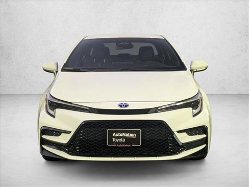 Used 2024 Toyota Corolla SE image 2