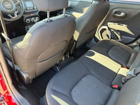 Used 2017 Jeep Renegade Latitude w/ Popular Equipment Group image 15