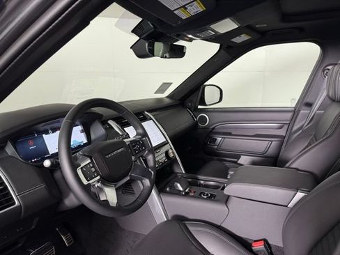 Used 2025 Land Rover Discovery Metropolitan Edition AWD/4WD image 36