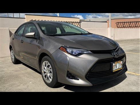 Used 2017 Toyota Corolla LE FWD image 3