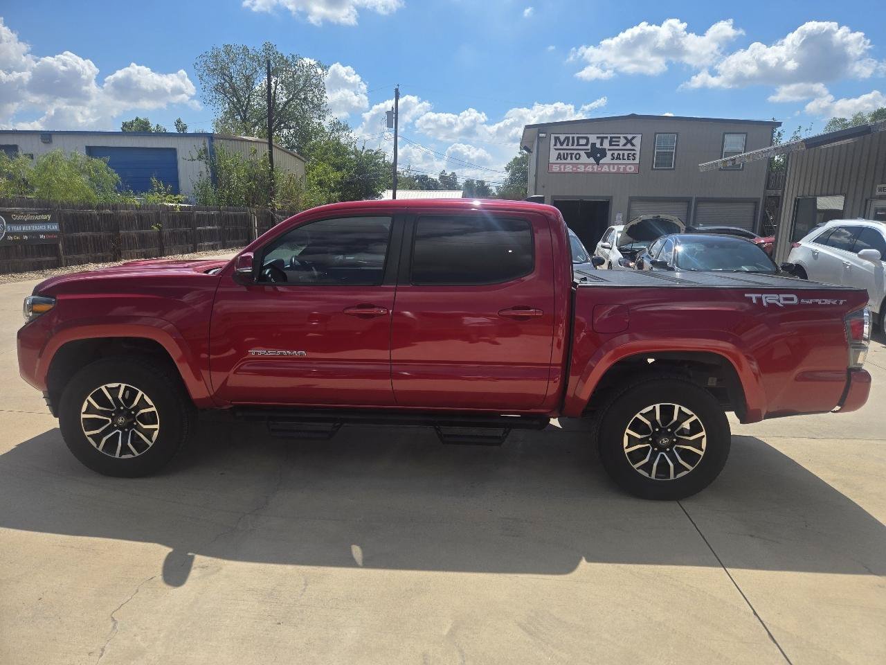 Used 2020 Toyota Tacoma TRD Sport w/ TRD Premium Sport Package RWD image 4