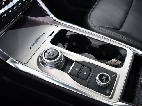 Used 2023 Ford Explorer Limited w/ Limited Technology Package image 32