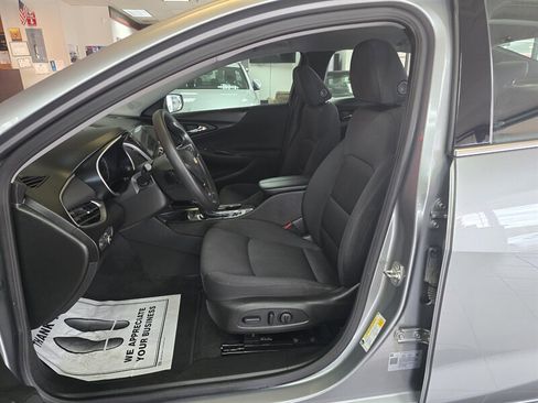 Used 2025 Chevrolet Malibu LT image 9