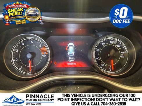 Used 2016 Jeep Cherokee Limited w/ Trailer Tow Group FWD image 3