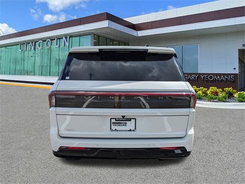New 2025 Lincoln Navigator Reserve w/ Jet Appearance Package image 5