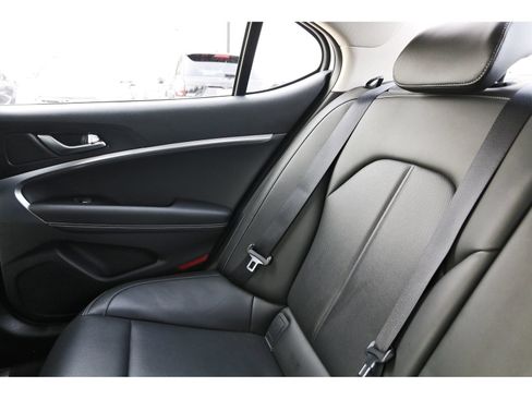 Used 2025 Genesis G70 2.5T RWD image 13