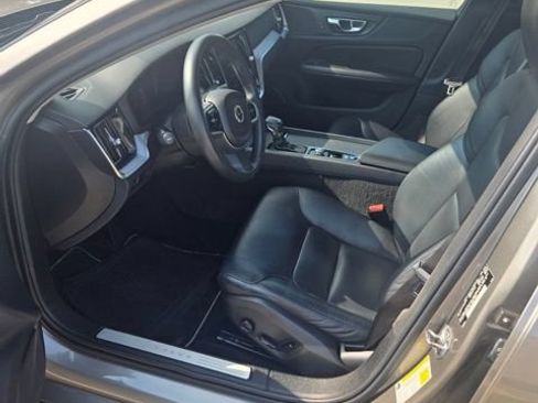 Used 2019 Volvo S60 T6 Momentum w/ Premium Package AWD/4WD image 2