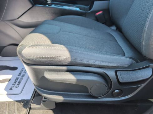 Used 2020 Hyundai Santa Fe SE image 9