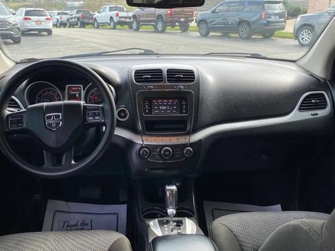 Used 2019 Dodge Journey SE w/ Blacktop Package FWD image 11