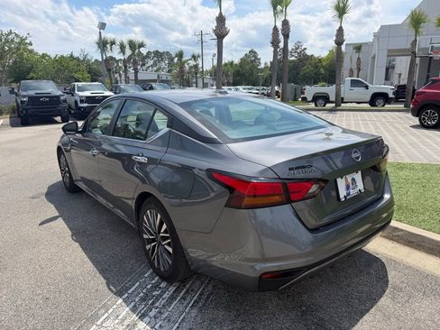 Used 2024 Nissan Altima 2.5 SV FWD image 6