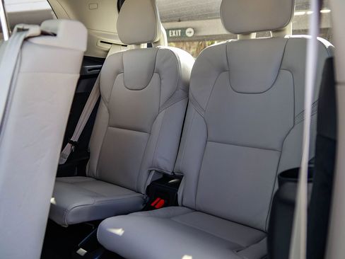New 2026 Volvo XC90 T8 Ultra w/ Protection Package Premier AWD/4WD image 19
