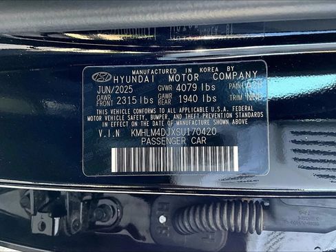 Used 2025 Hyundai Elantra SEL FWD image 16