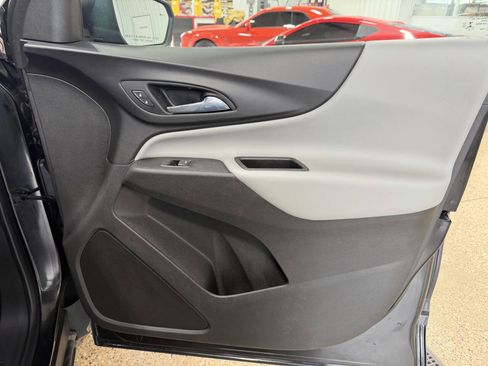 Used 2022 Chevrolet Equinox LS FWD image 33