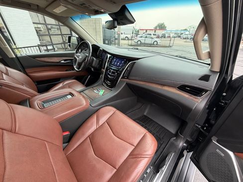 Used 2019 Cadillac Escalade Premium Luxury AWD/4WD image 13