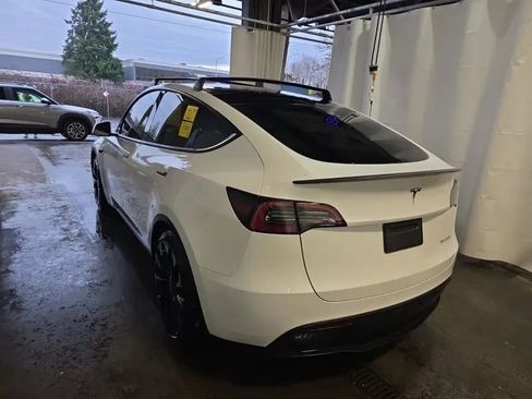 Used 2025 Tesla Model Y Performance image 2