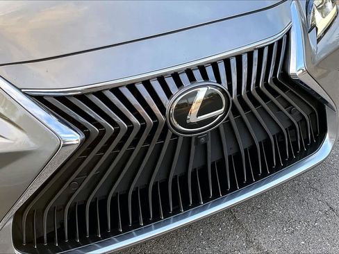 Used 2019 Lexus ES 350 w/ Luxury Package image 29