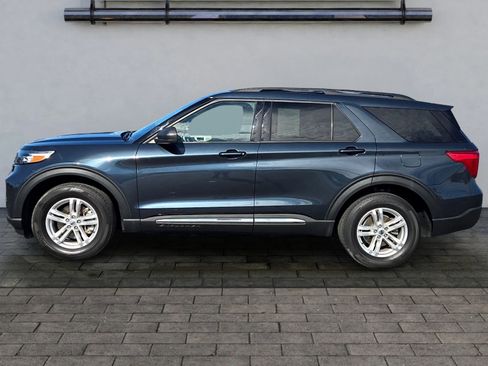 Used 2023 Ford Explorer XLT w/ Equipment Group 202A AWD/4WD image 6