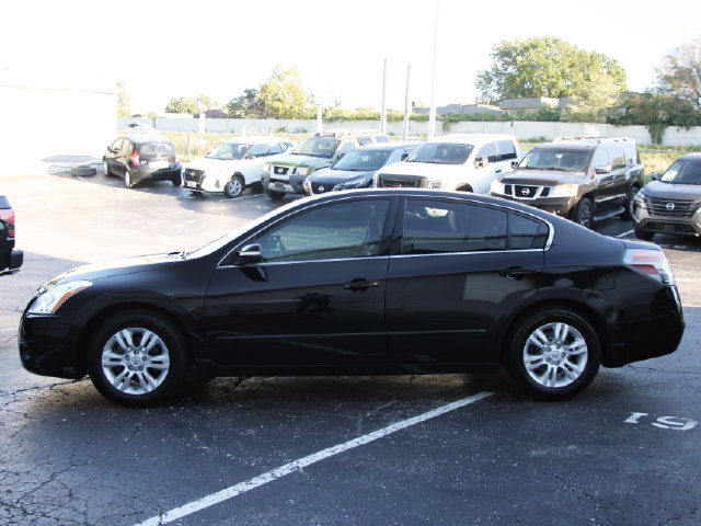 Used 2011 Nissan Altima 2.5 SL w/ 2.5SL Pkg FWD image 2