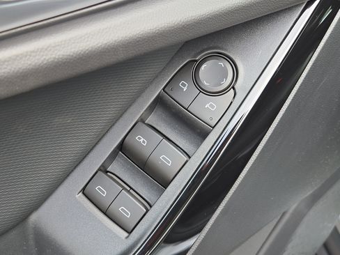 New 2026 Chevrolet Equinox LT w/ Safety and Technology Package image 17