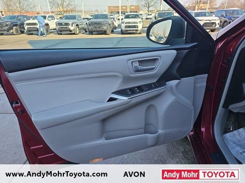Used 2017 Toyota Camry XLE image 10
