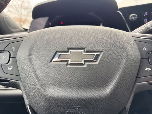 Certified 2025 Chevrolet Trax RS image 8