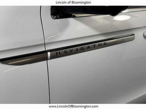 Certified 2025 Lincoln Navigator L Reserve AWD/4WD image 14