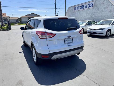 Used 2015 Ford Escape SE FWD image 2