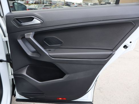 Certified 2021 Volkswagen Tiguan SE w/ Panoramic Sunroof Package image 31