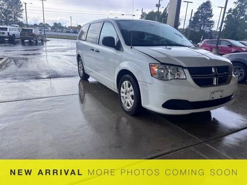 Used 2019 Dodge Grand Caravan SE FWD image 3