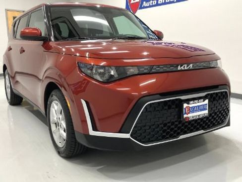 Used 2023 Kia Soul S FWD image 6