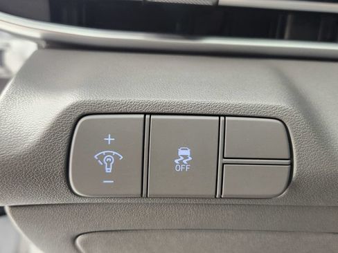 Used 2025 Hyundai Elantra Sport FWD image 18