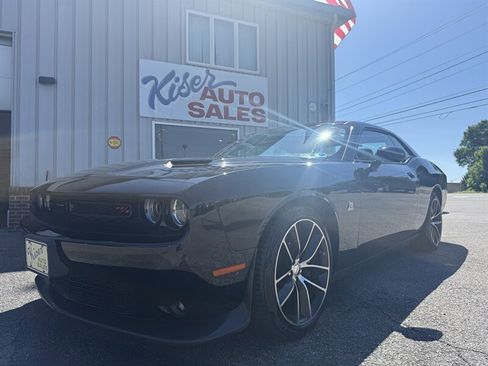 Used 2015 Dodge Challenger R/T Scat Pack RWD image 2