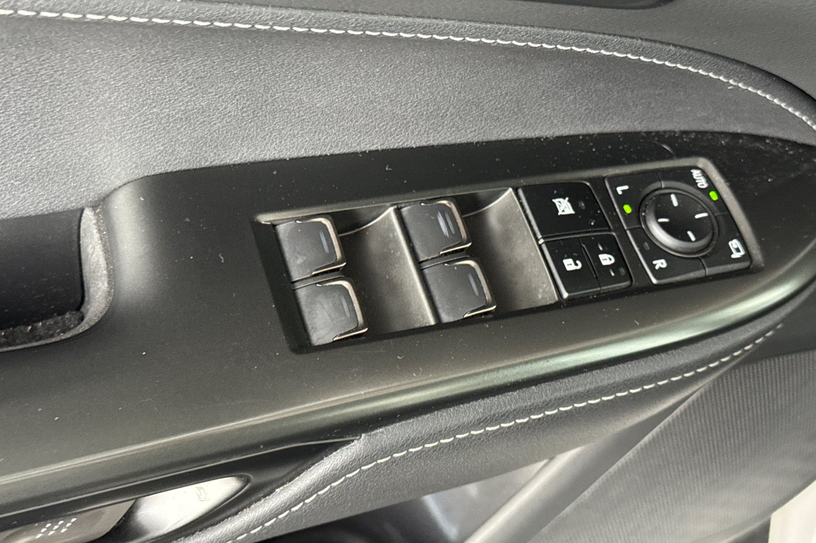Used 2025 Lexus NX 250 FWD w/ Accessory Package (Z2) image 13