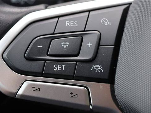 Used 2024 Volkswagen Jetta SE FWD image 14