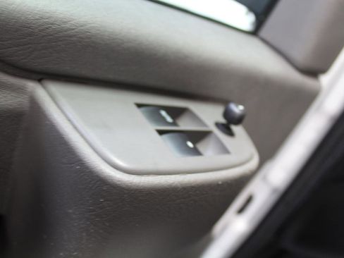 Used 2020 Chevrolet Express 2500 RWD image 17