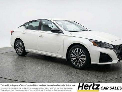 Used 2025 Nissan Altima 2.5 SV FWD image 1