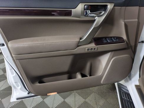 Used 2017 Lexus GX 460 Premium w/ Premium Package AWD/4WD image 12