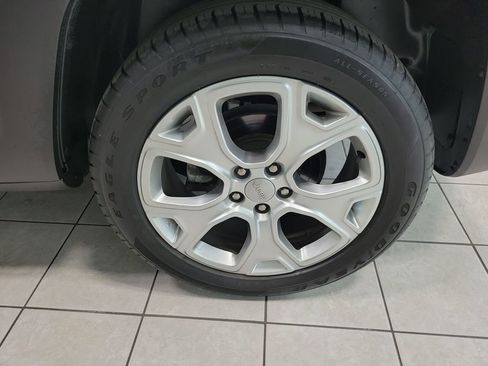 Used 2023 Jeep Renegade Limited image 50