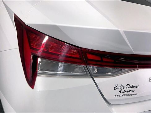 Used 2025 Hyundai Elantra SEL FWD image 27