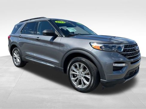 Used 2023 Ford Explorer XLT w/ Equipment Group 202A AWD/4WD image 7