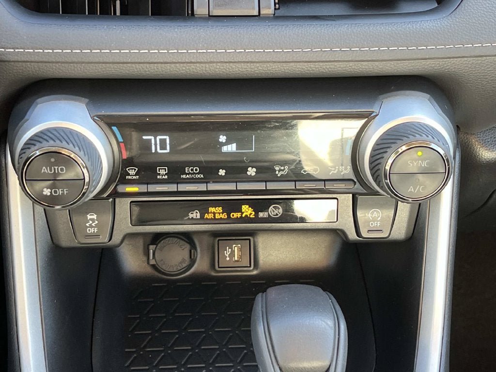 Used 2025 Toyota RAV4 XLE FWD image 13