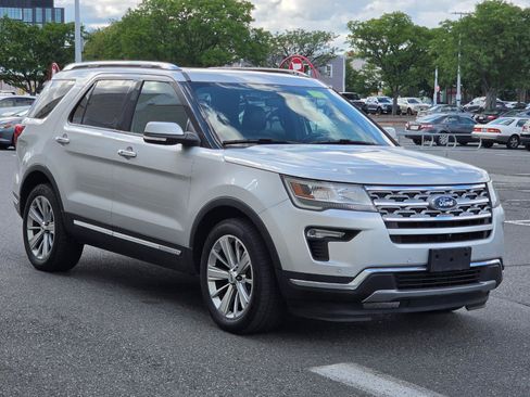 Used 2019 Ford Explorer Limited w/ Class III Trailer Tow Package AWD/4WD image 3