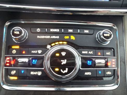 Used 2020 Lincoln Continental Reserve image 31