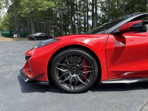 Used 2024 Chevrolet Corvette Z06 w/ Z07 Performance Package RWD image 10